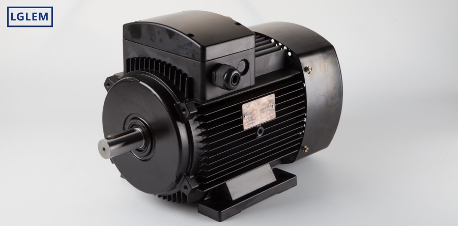 Impact of Pole Number on No-Load Current in Motors